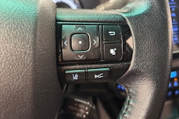 valkoinen Toyota Hilux 2019 kuva 17.