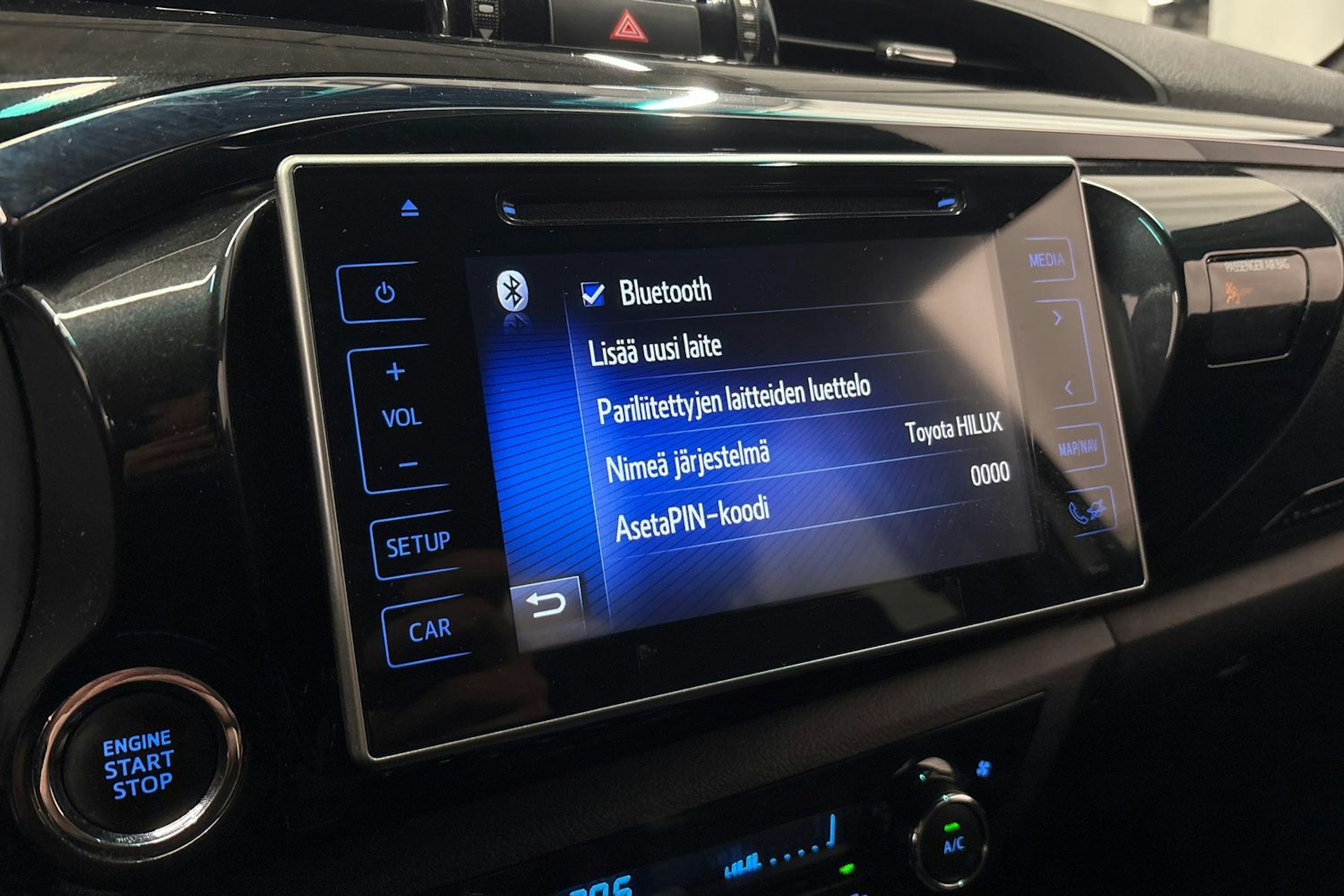 valkoinen Toyota Hilux 2019 kuva 18.