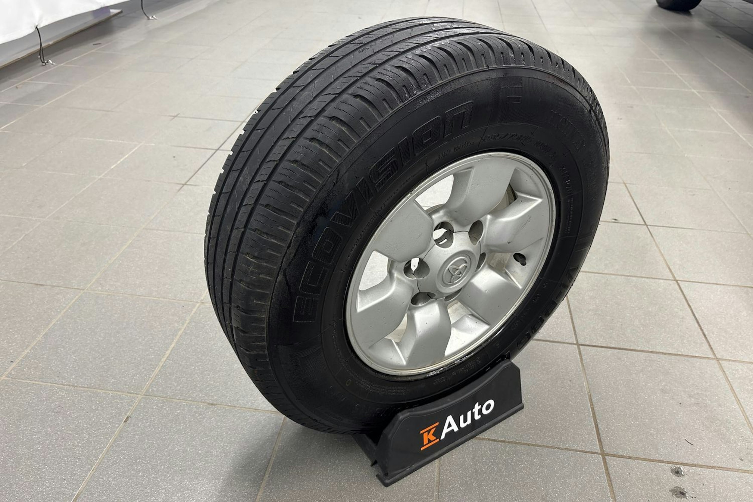 valkoinen Toyota Hilux 2019 kuva 22.