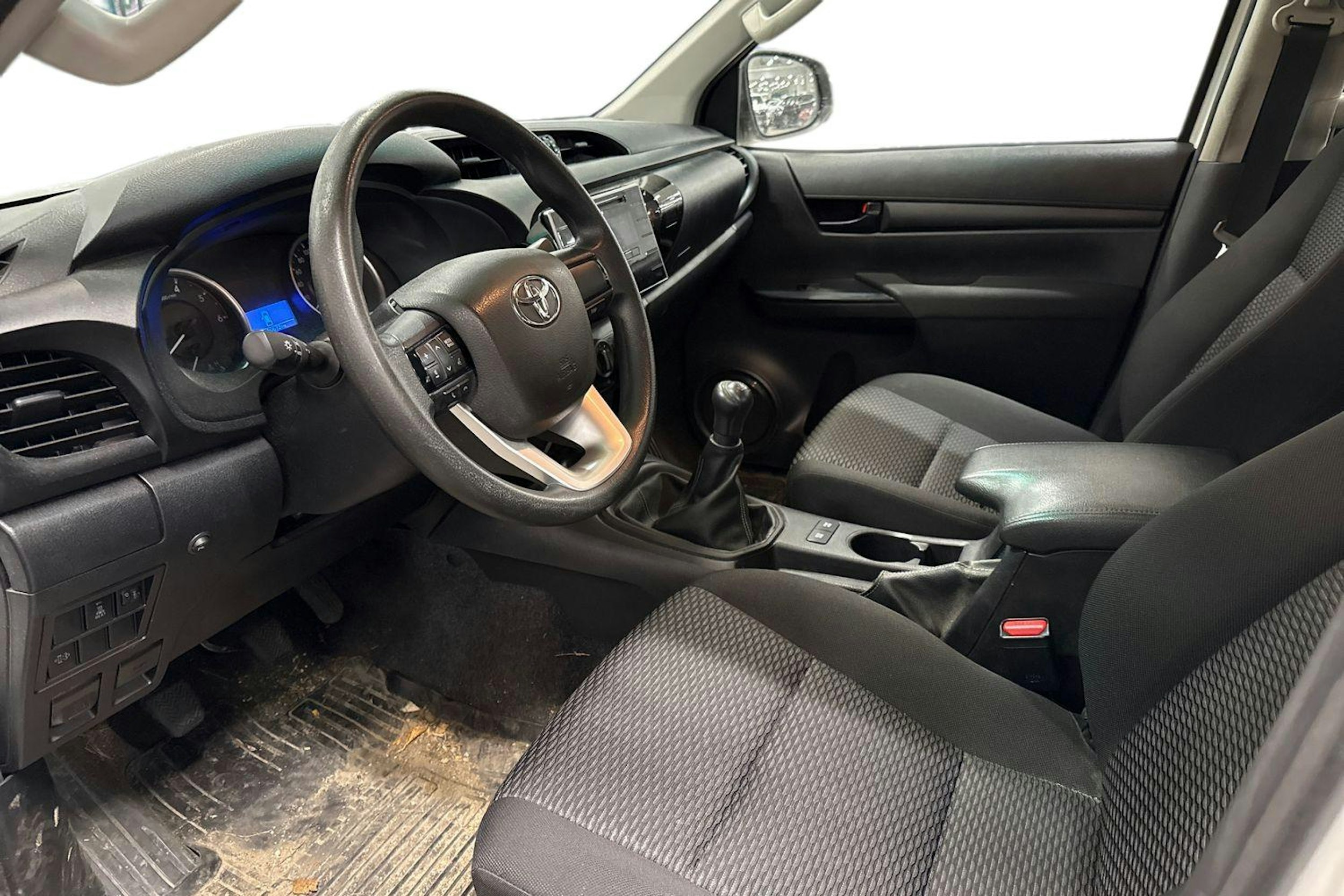 valkoinen Toyota Hilux 2019 kuva 3.