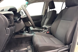 valkoinen Toyota Hilux 2019 kuva 7.