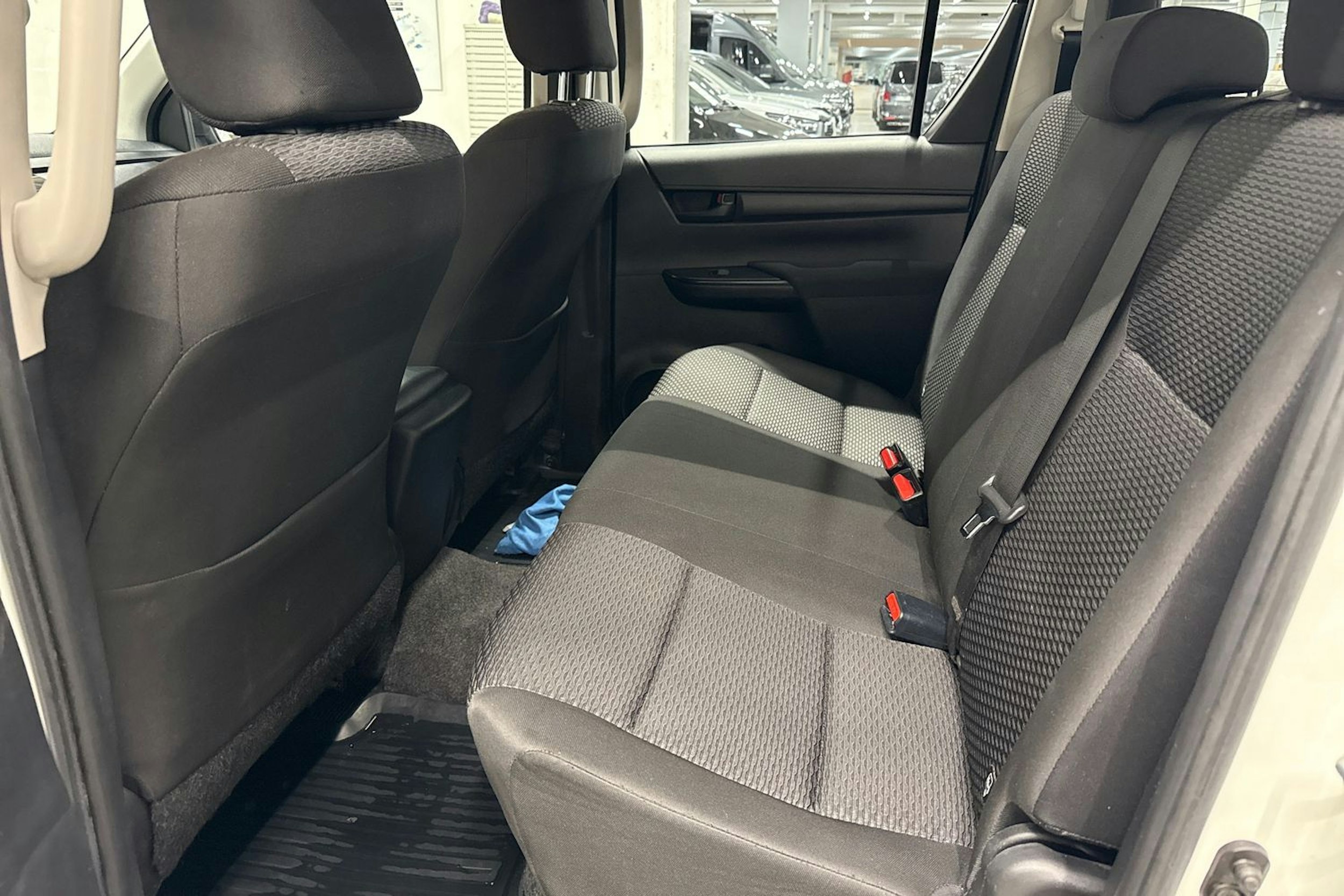 valkoinen Toyota Hilux 2019 kuva 15.