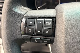 valkoinen Toyota Hilux 2019 kuva 16.