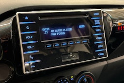 valkoinen Toyota Hilux 2019 kuva 17.