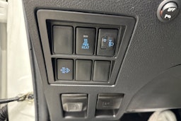 valkoinen Toyota Hilux 2019 kuva 19.