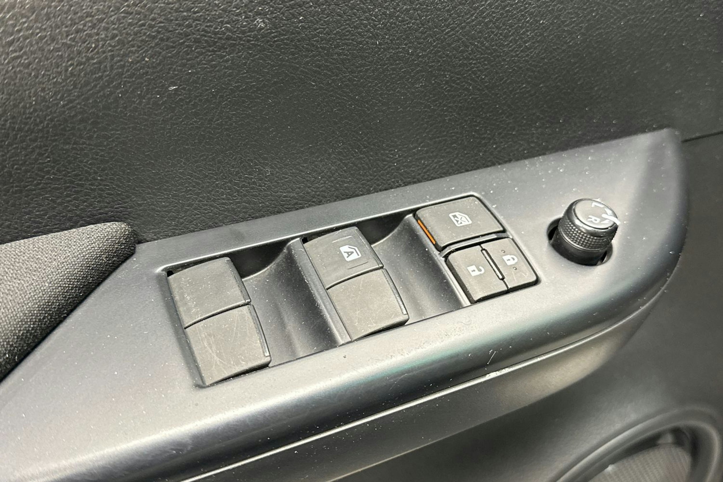 valkoinen Toyota Hilux 2019 kuva 20.