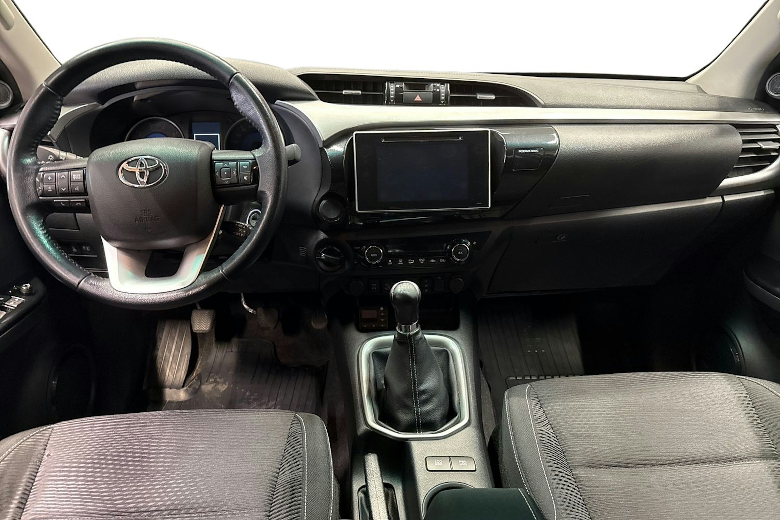 harmaa Toyota Hilux 2020 kuva 9.