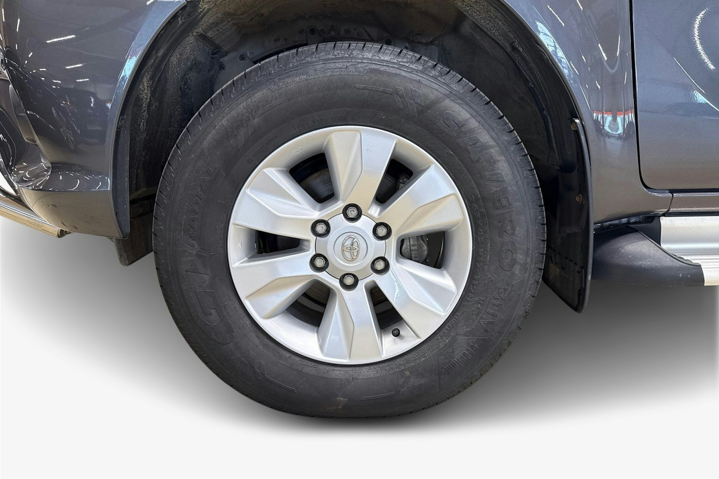 harmaa Toyota Hilux 2020 kuva 11.
