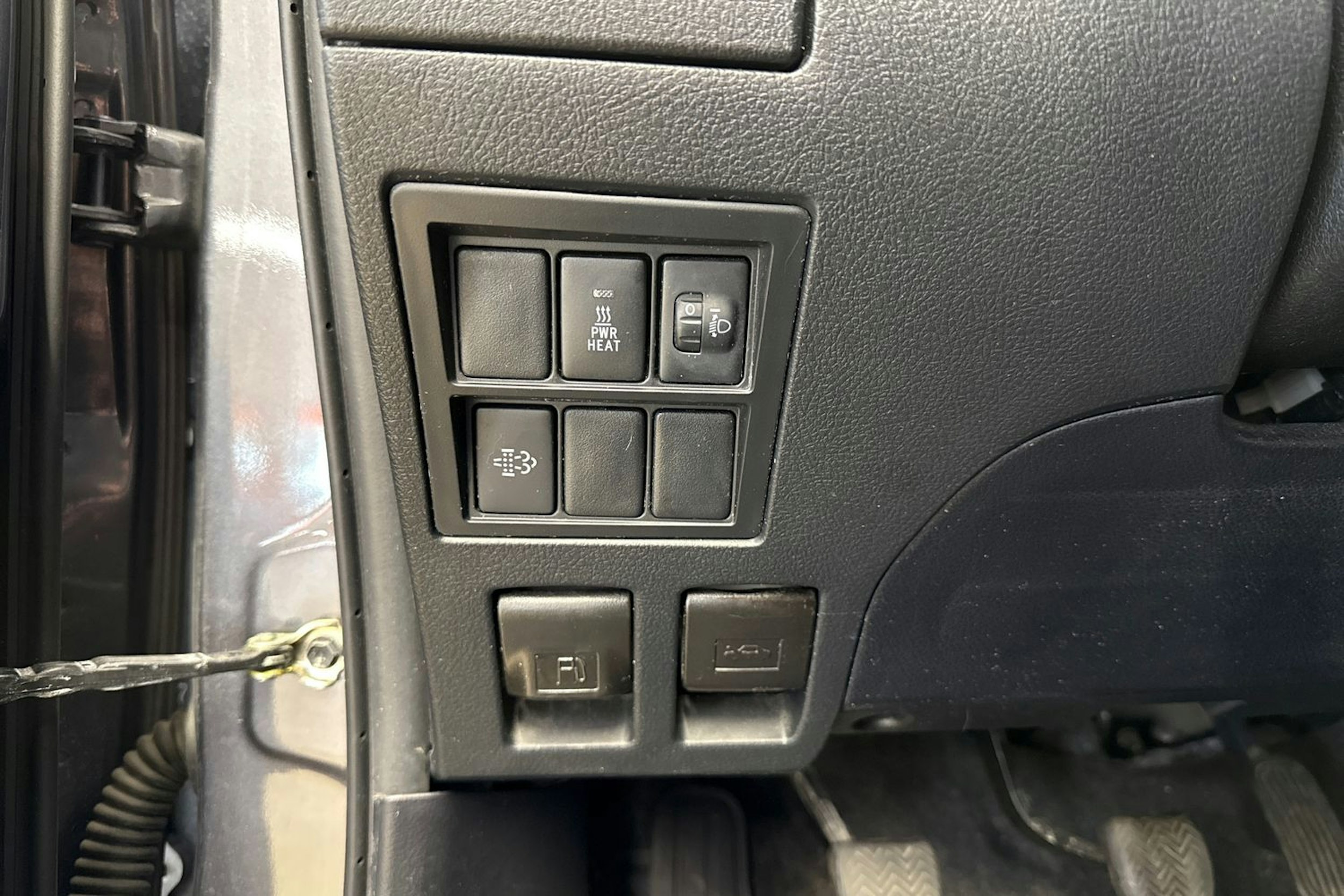 harmaa Toyota Hilux 2020 kuva 14.