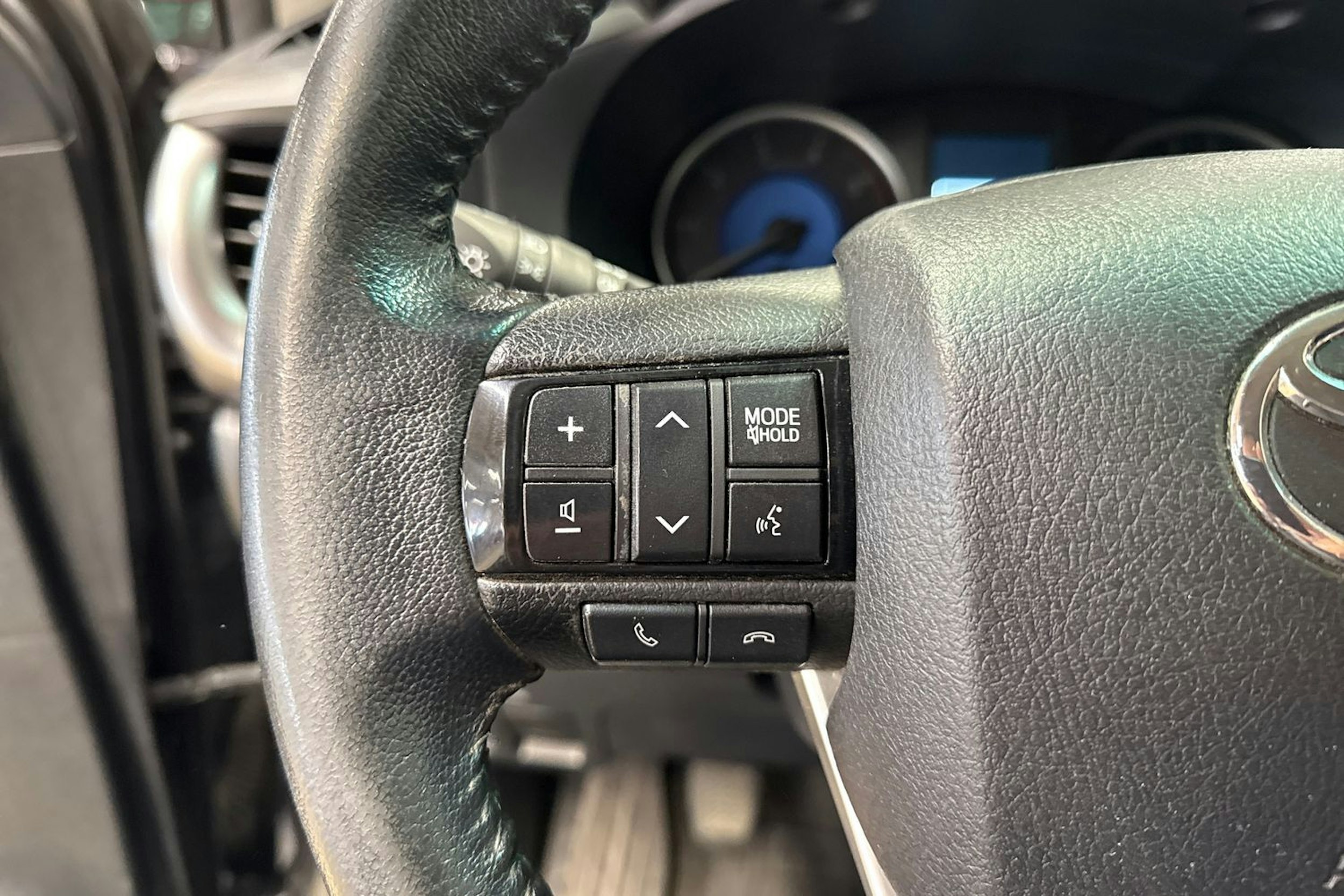 harmaa Toyota Hilux 2020 kuva 15.