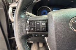 harmaa Toyota Hilux 2020 kuva 15.