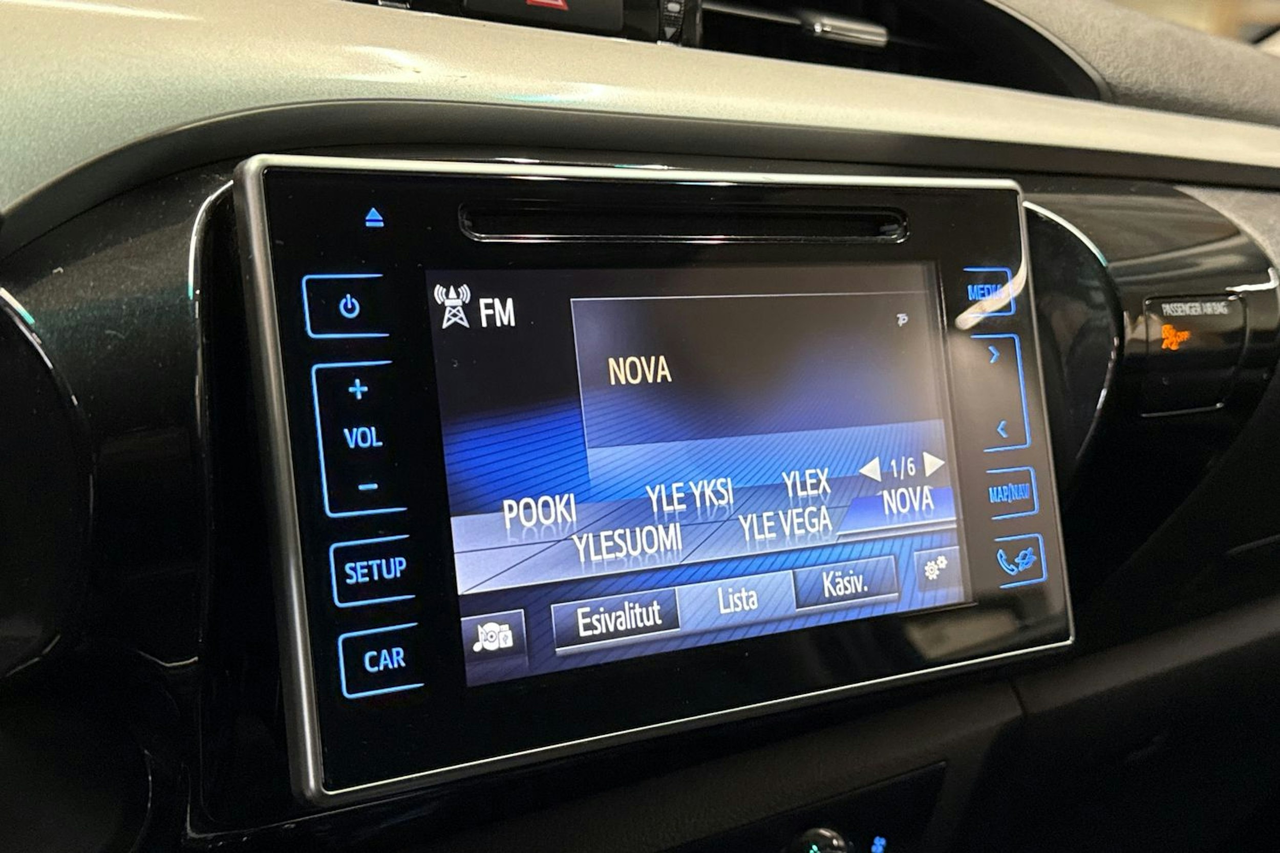 harmaa Toyota Hilux 2020 kuva 19.