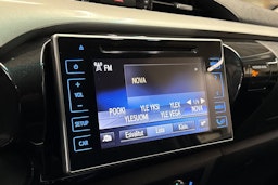 harmaa Toyota Hilux 2020 kuva 19.