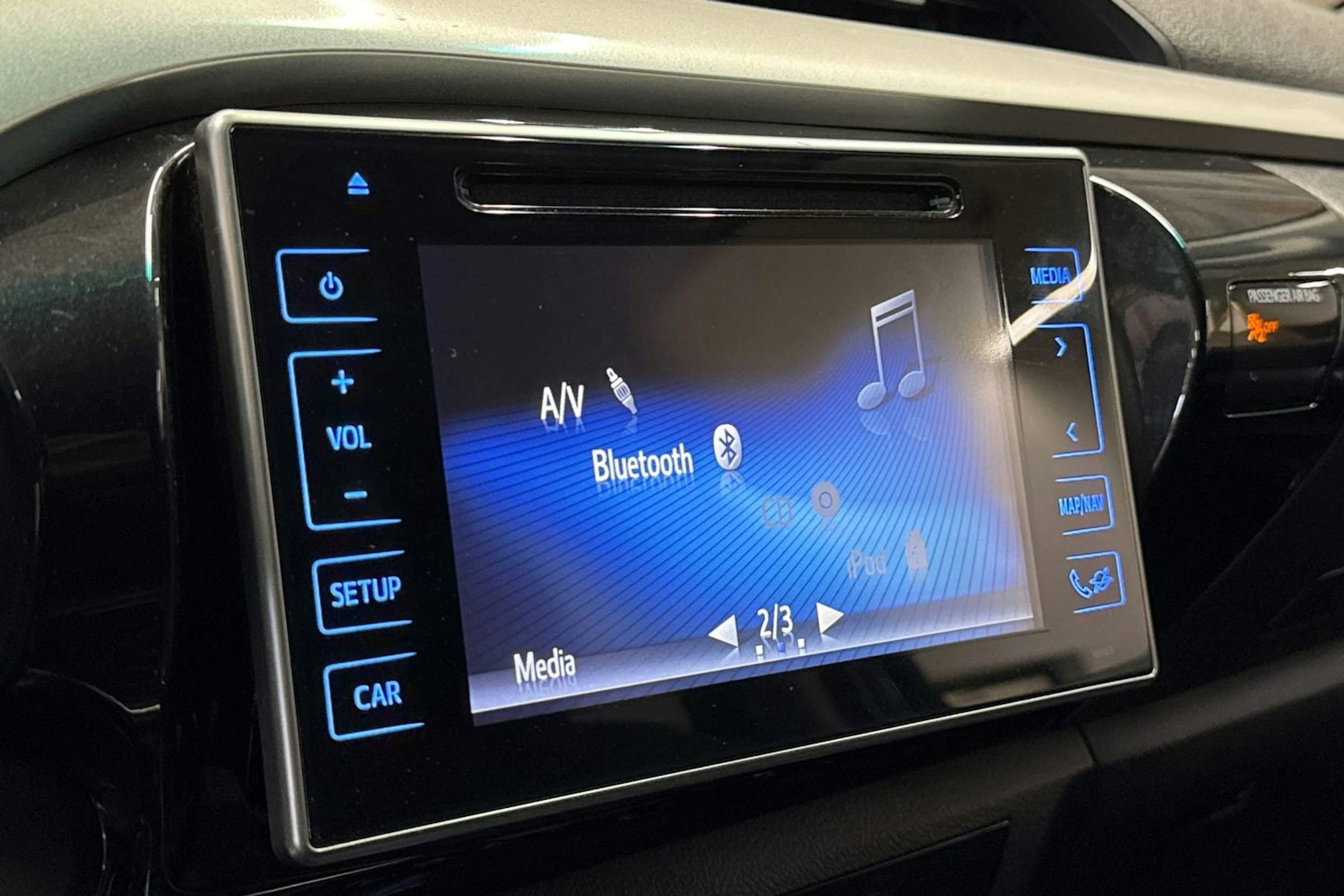 harmaa Toyota Hilux 2020 kuva 21.