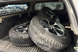 harmaa Toyota Hilux 2020 kuva 27.