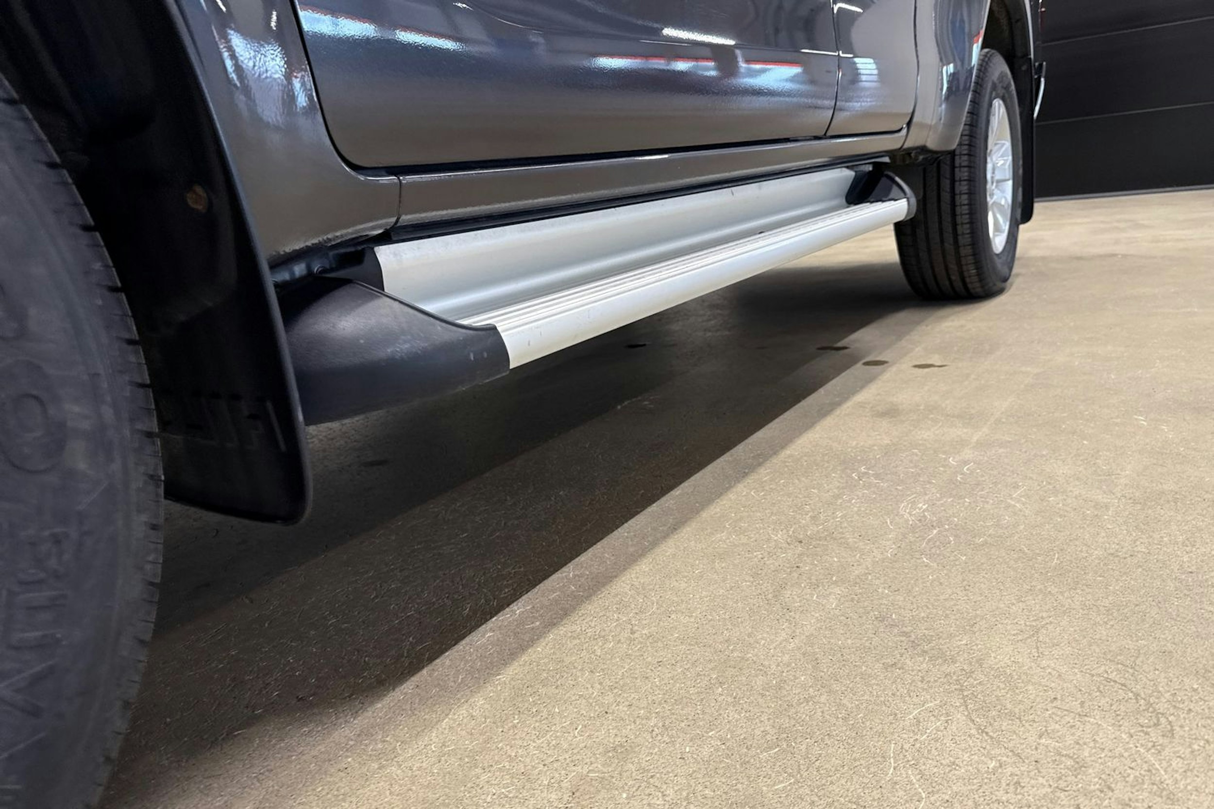 harmaa Toyota Hilux 2020 kuva 30.