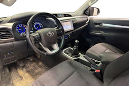 musta Toyota Hilux 2020 kuva 3.
