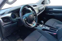 valkoinen Toyota Hilux 2020 kuva 3.