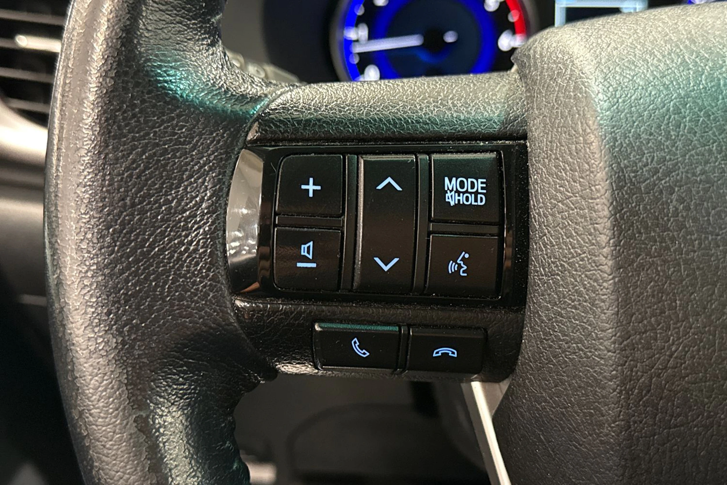 valkoinen Toyota Hilux 2020 kuva 18.