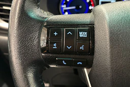 valkoinen Toyota Hilux 2020 kuva 18.