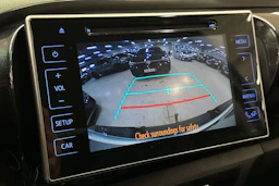 valkoinen Toyota Hilux 2020 kuva 22.