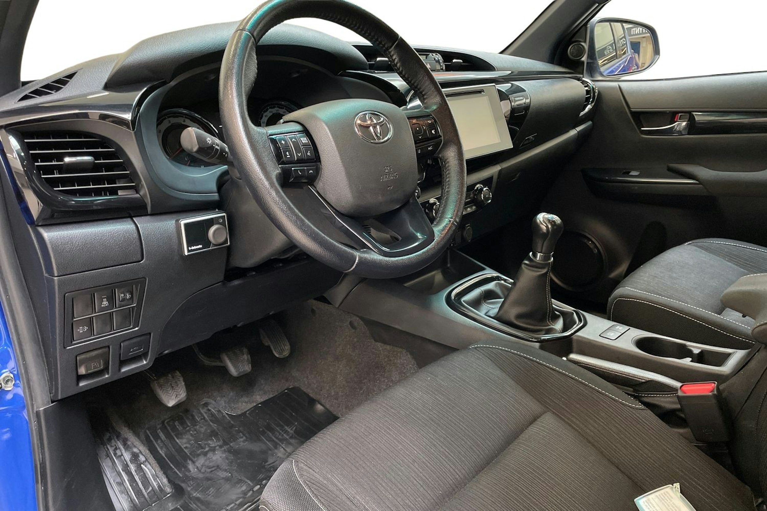sininen Toyota Hilux 2020 kuva 6.