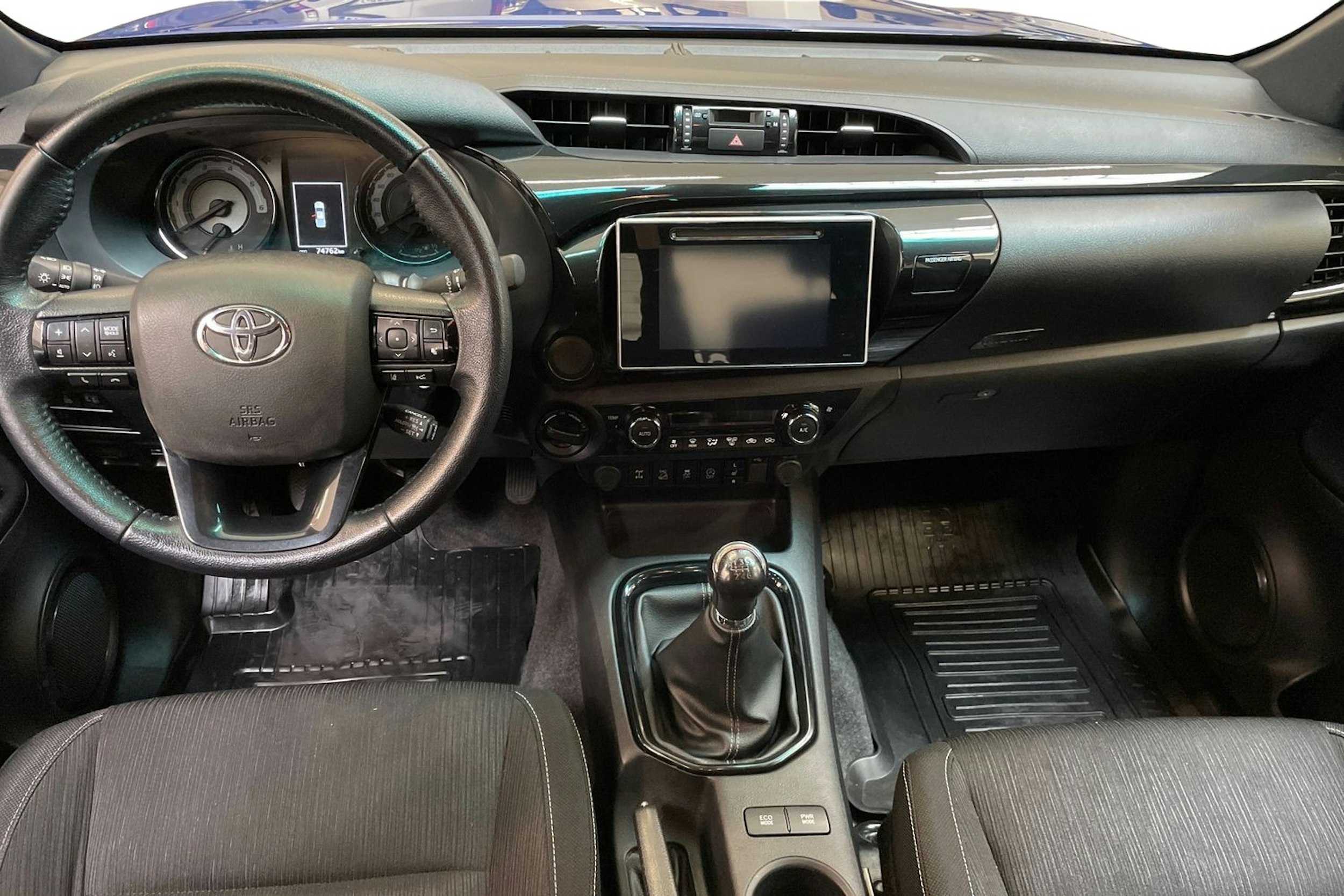 sininen Toyota Hilux 2020 kuva 7.