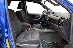 sininen Toyota Hilux 2020 kuva 8.