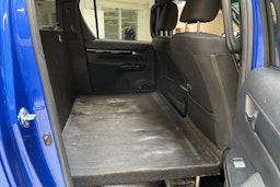 sininen Toyota Hilux 2020 kuva 10.