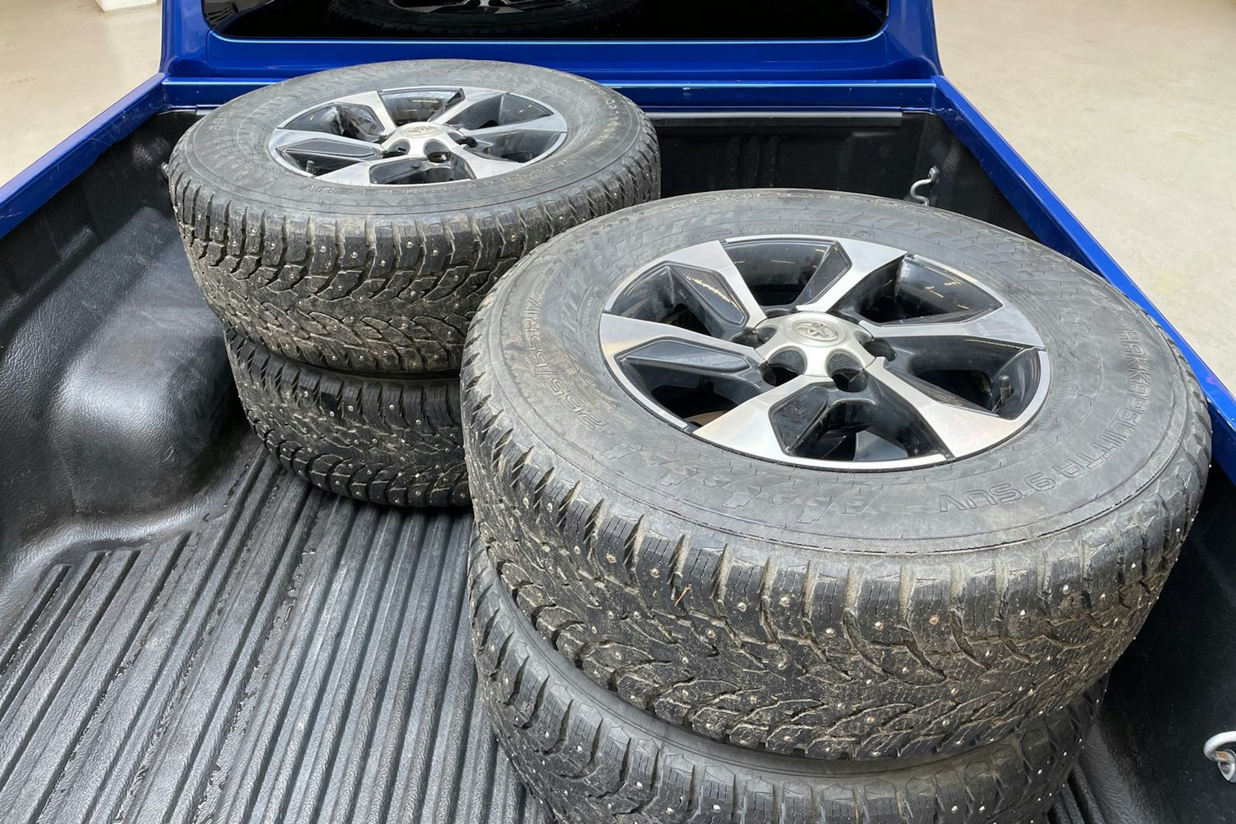 sininen Toyota Hilux 2020 kuva 11.