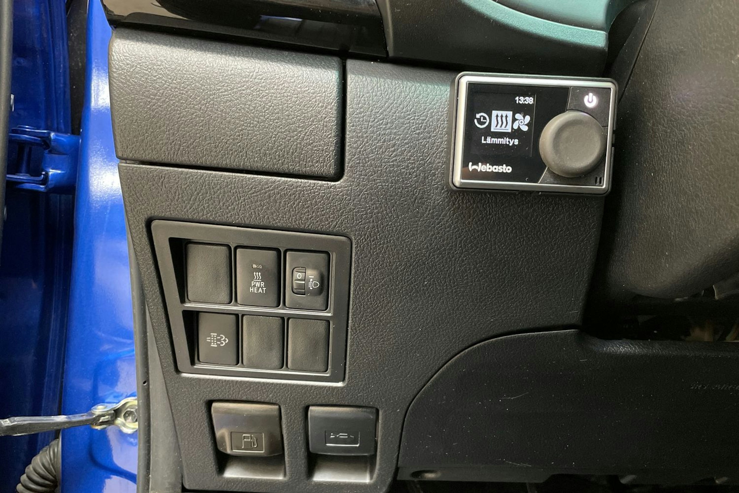 sininen Toyota Hilux 2020 kuva 12.
