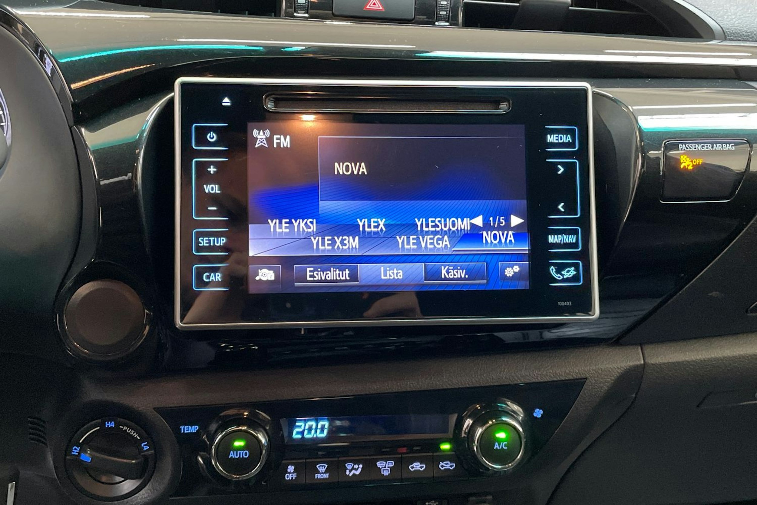 sininen Toyota Hilux 2020 kuva 13.
