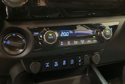 sininen Toyota Hilux 2020 kuva 14.