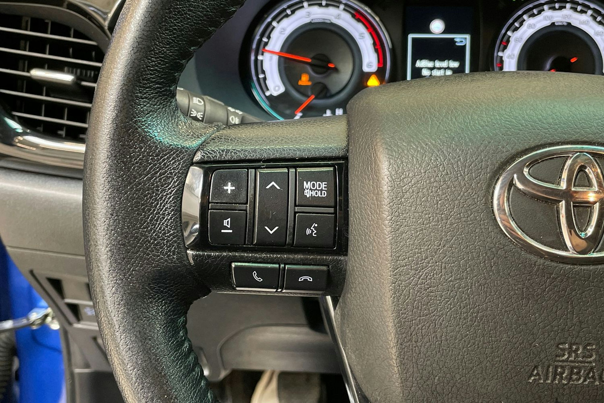 sininen Toyota Hilux 2020 kuva 15.