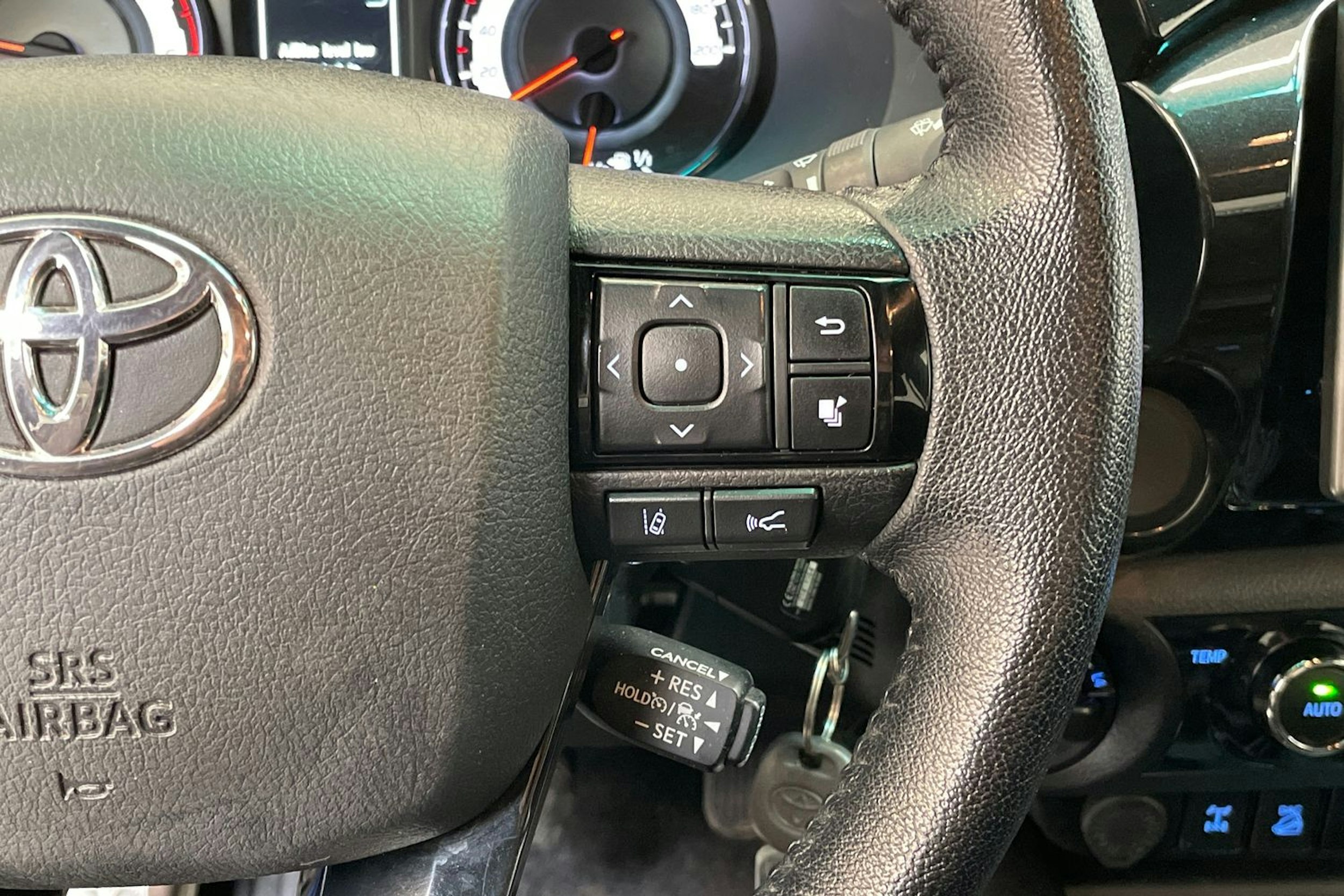 sininen Toyota Hilux 2020 kuva 16.