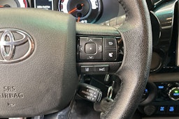 sininen Toyota Hilux 2020 kuva 16.