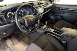 harmaa Toyota Hilux 2020 kuva 3.