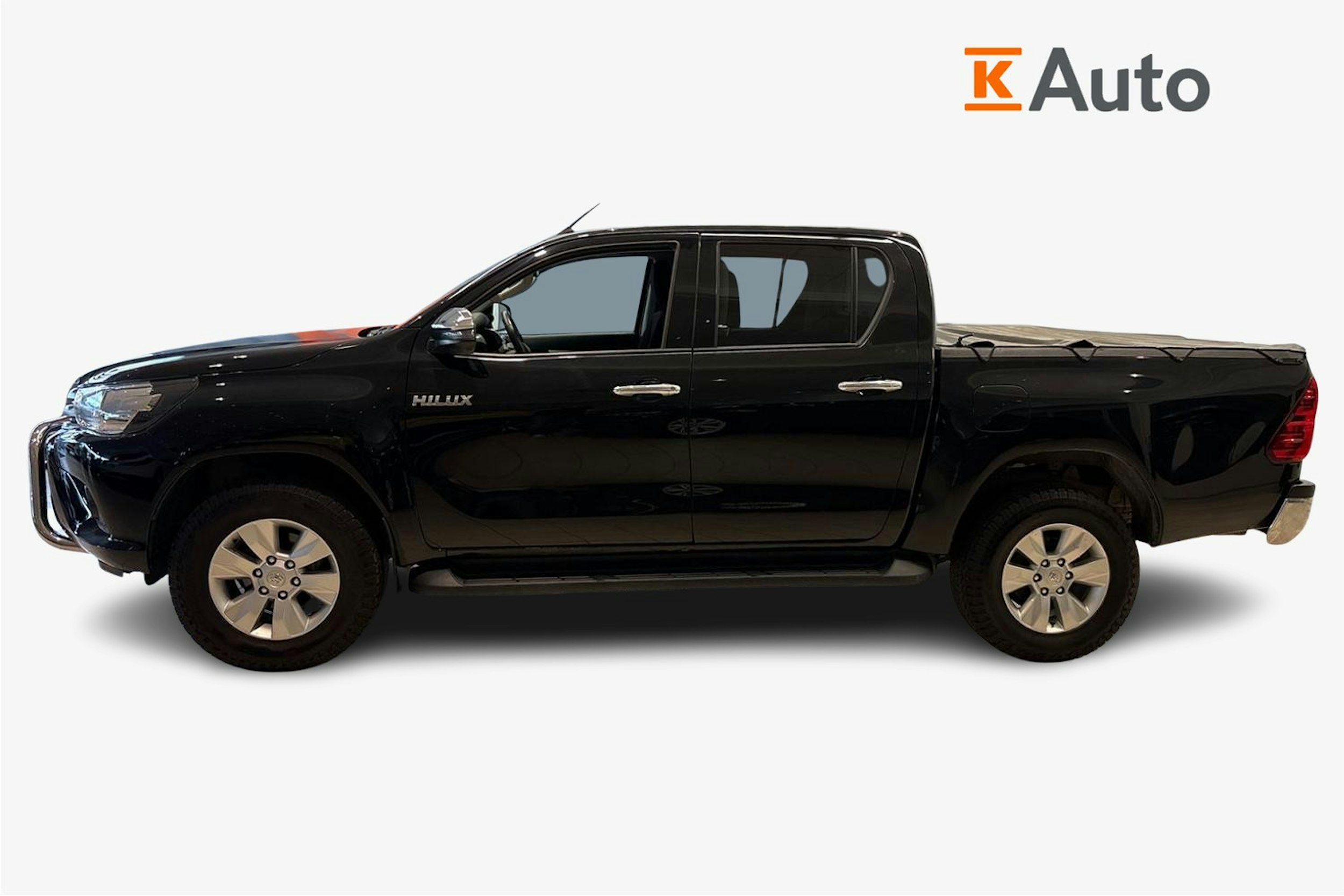 musta Toyota Hilux 2020 kuva 6.