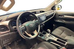 musta Toyota Hilux 2020 kuva 7.