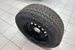 musta Toyota Hilux 2020 kuva 13.