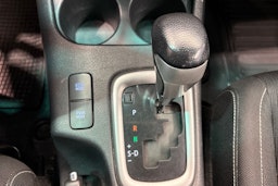 musta Toyota Hilux 2020 kuva 21.