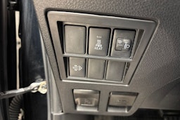 musta Toyota Hilux 2020 kuva 22.