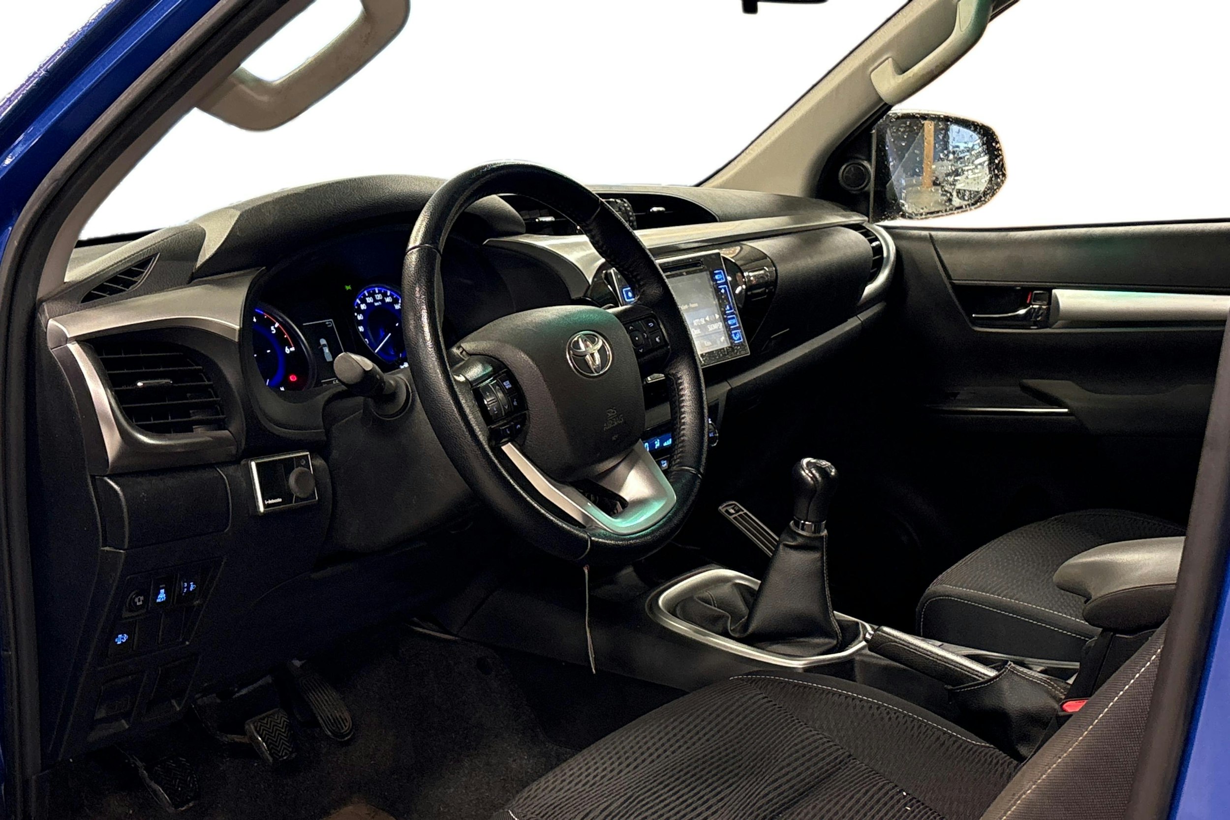 sininen Toyota Hilux 2020 kuva 3.
