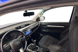 sininen Toyota Hilux 2020 kuva 7.