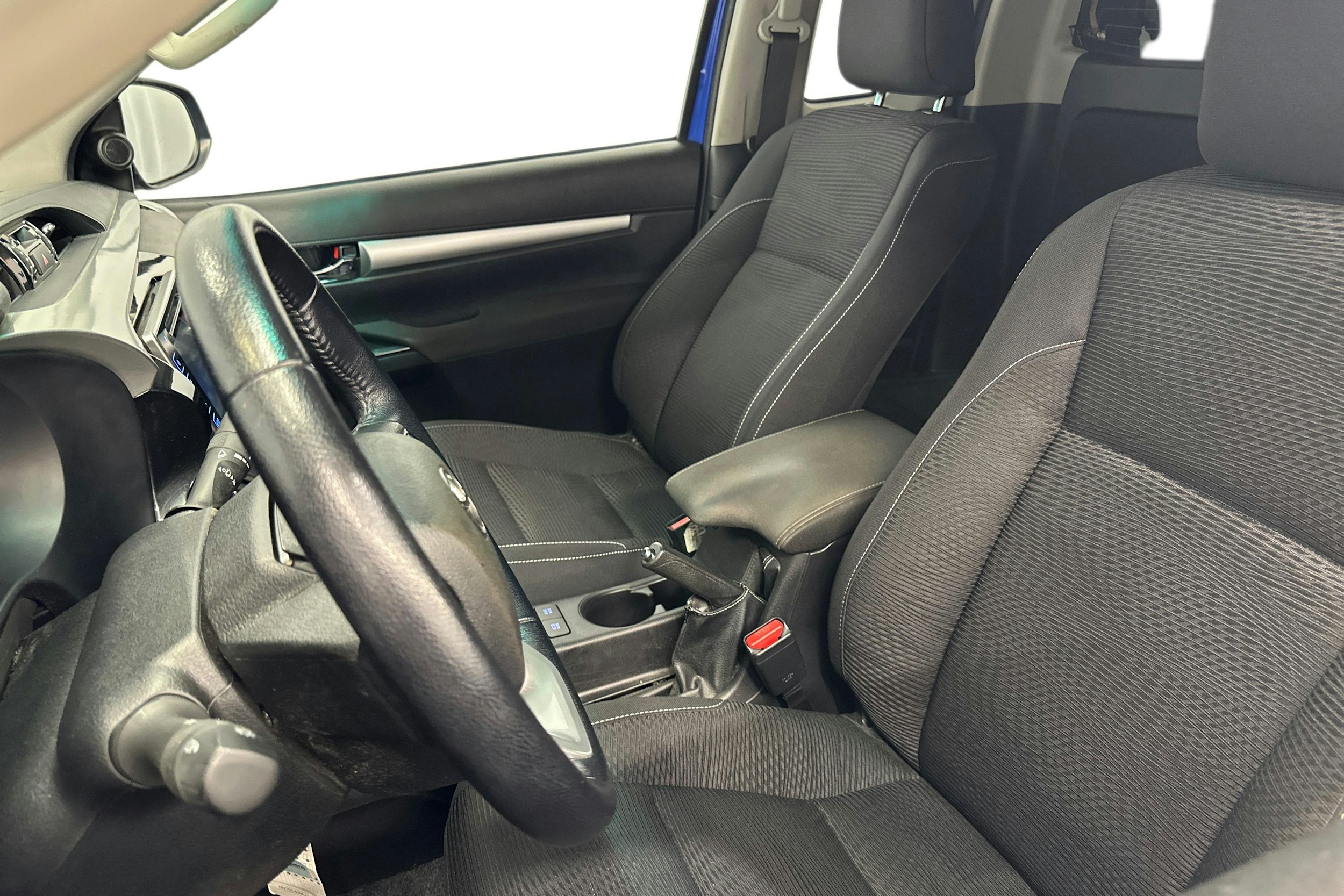 sininen Toyota Hilux 2020 kuva 9.