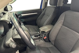 sininen Toyota Hilux 2020 kuva 9.