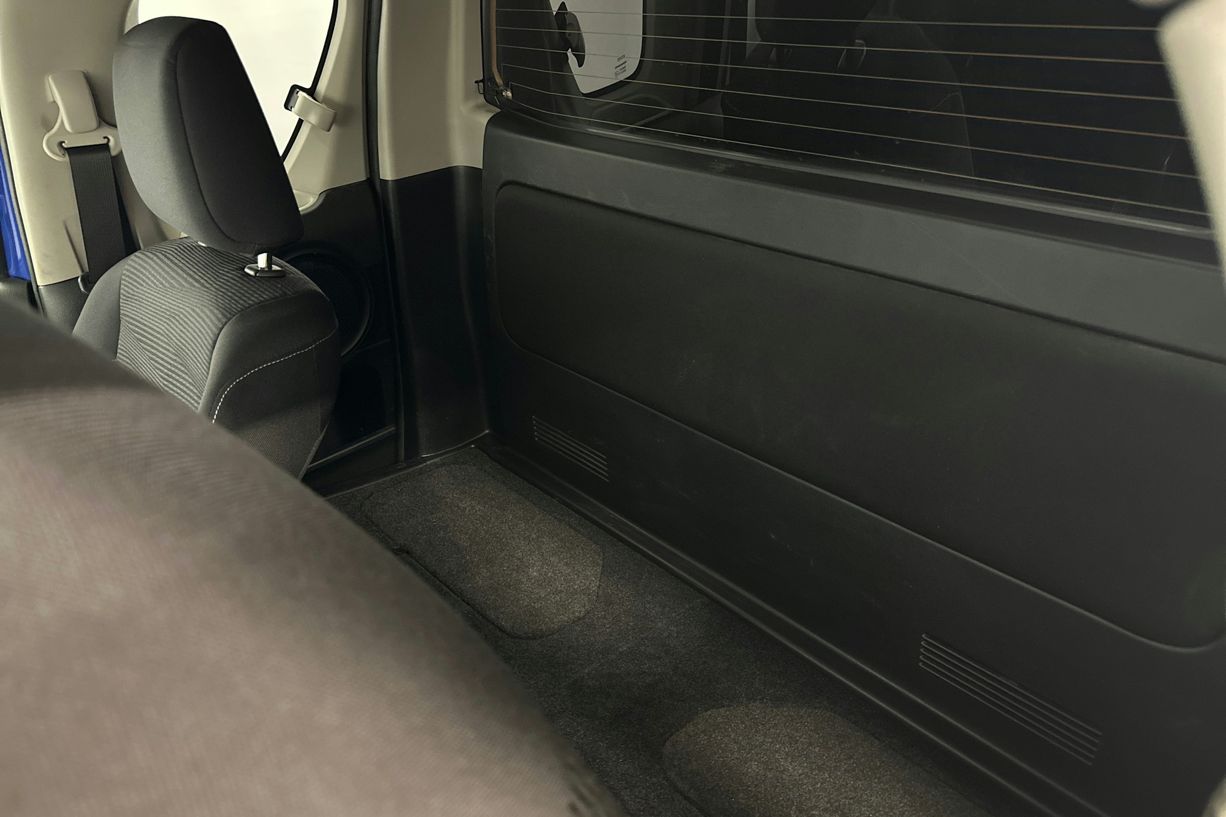 sininen Toyota Hilux 2020 kuva 10.