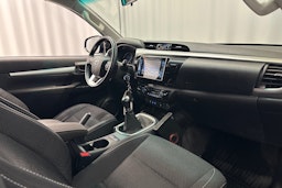 sininen Toyota Hilux 2020 kuva 11.