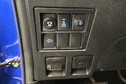 sininen Toyota Hilux 2020 kuva 16.