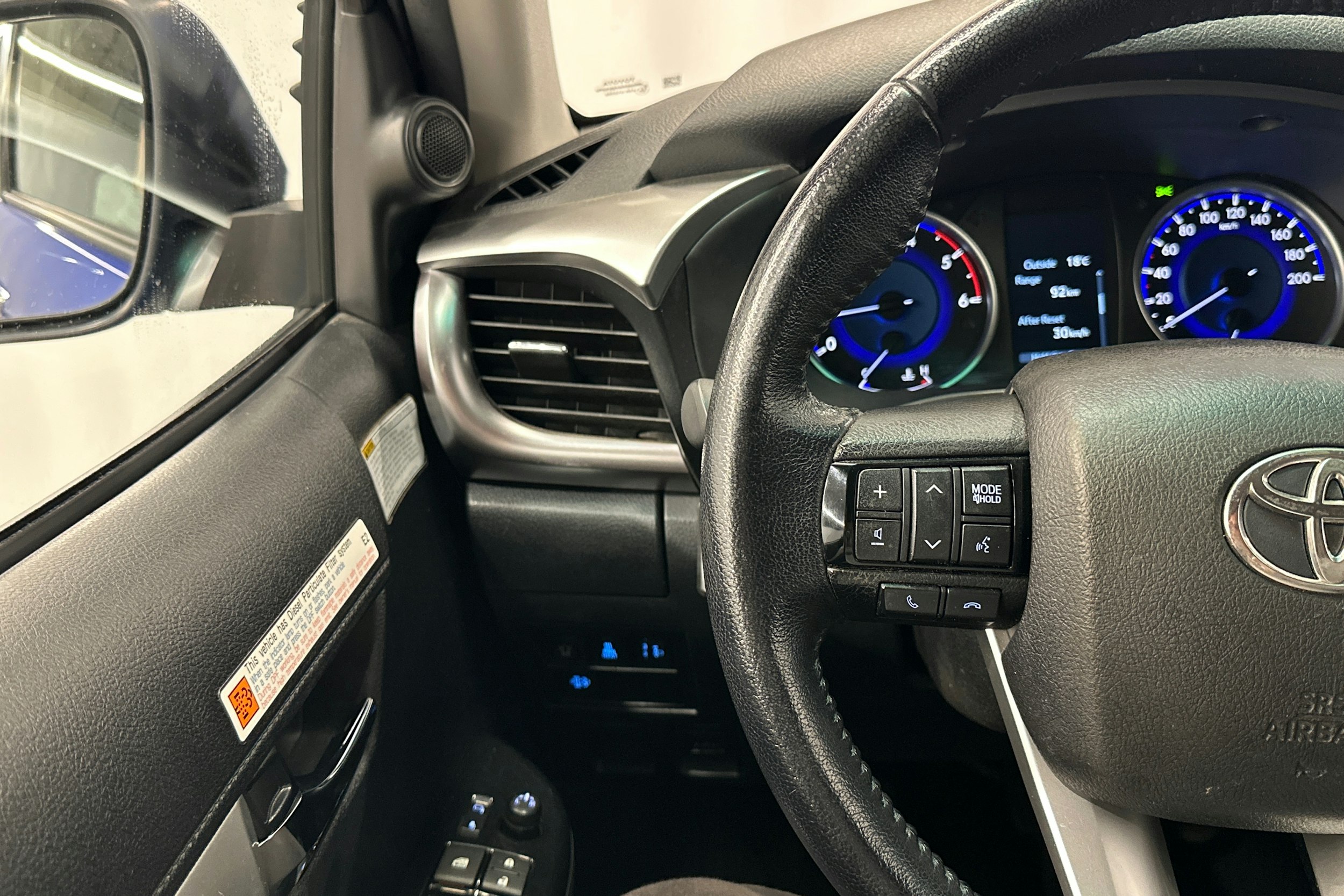 sininen Toyota Hilux 2020 kuva 17.